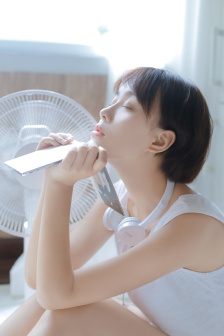 侯龙涛施雅